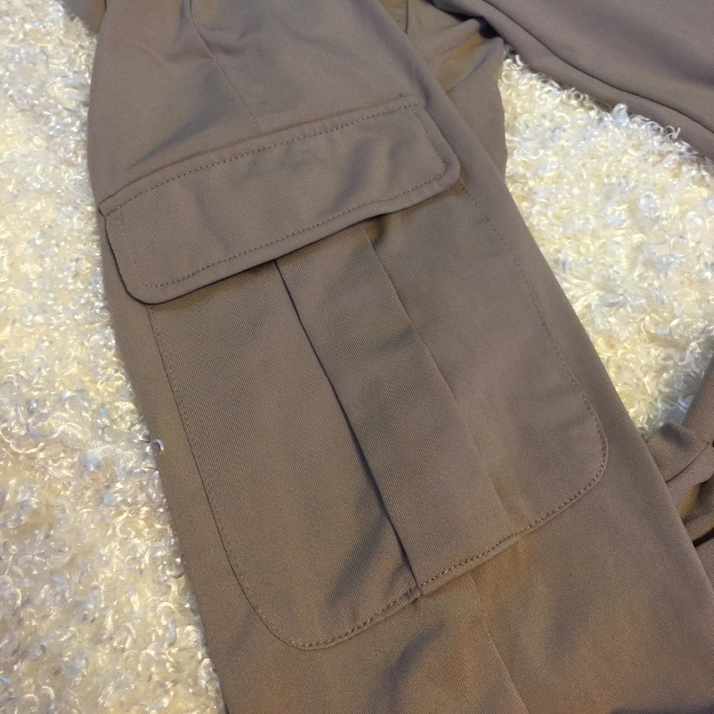 Lisa Rinna Collection Tan Ankle Pants, Cargo Pockets, Utility Style, Size M - Picture 5 of 8